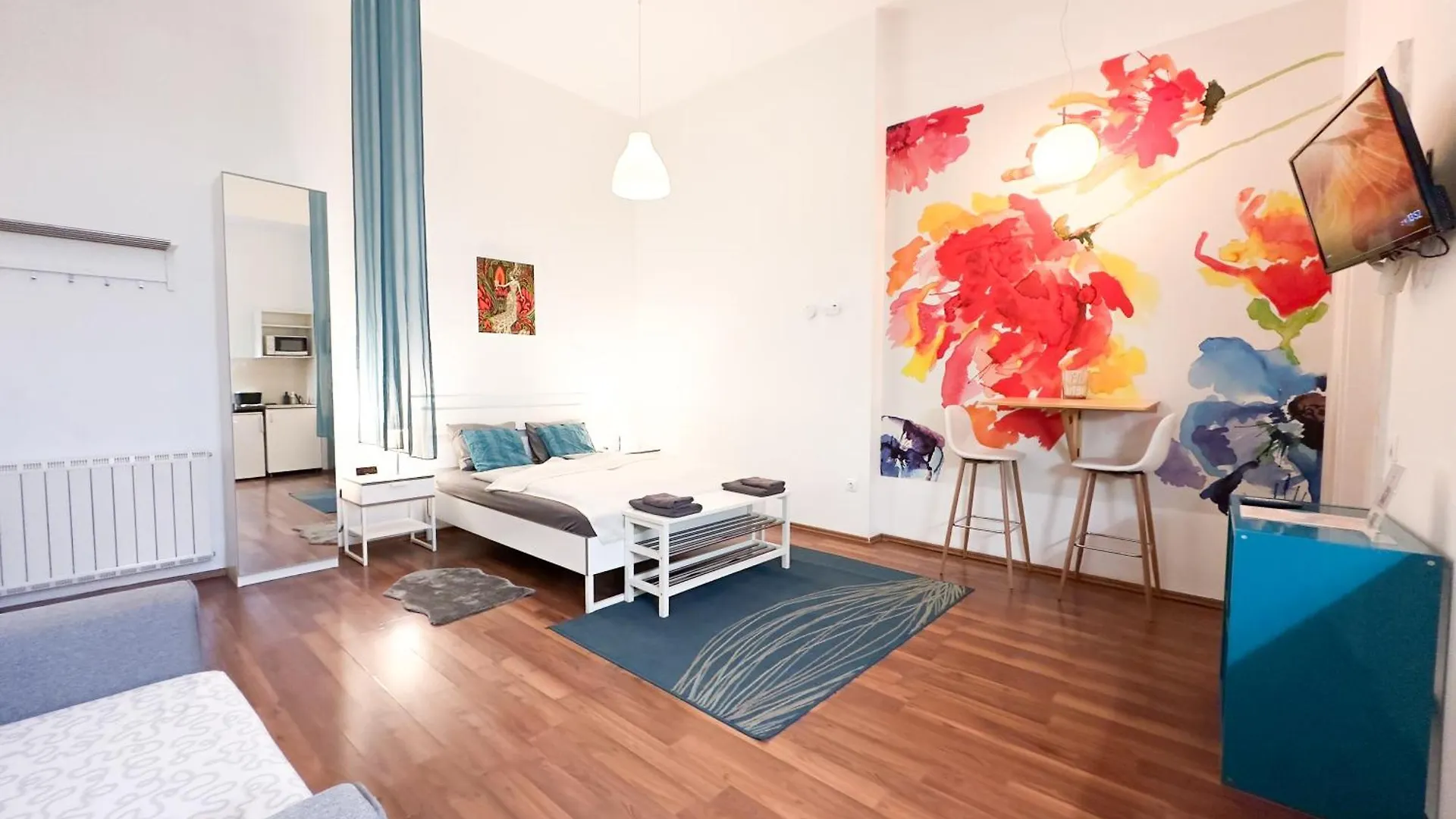 Charming Central Studio Apt - Flora'S Room Budapest